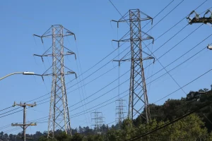 “Reconductoring” might double transmission capacity, report says